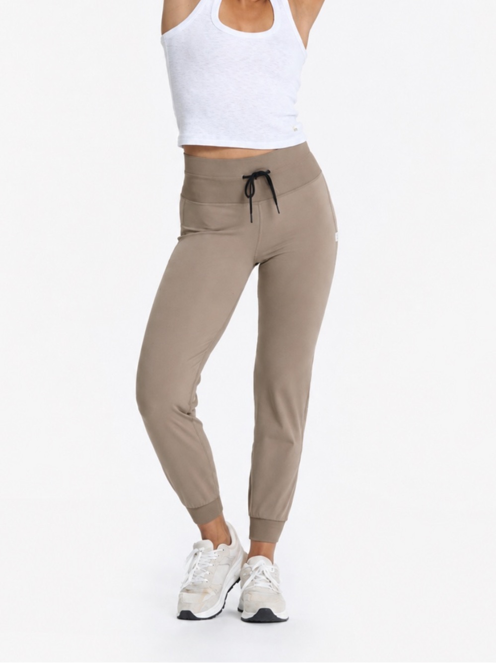 Vuori Athleisure Teddy Brown Drawstring Daily Jogger Gorpcore Hiking Relaxed